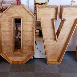 Love Géant en Bois