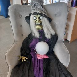 Automate à suspendre sorcière